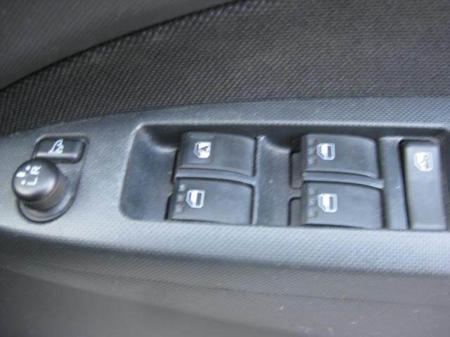 カスタム G 4WD キーフリー タイミングチェーン ナビ フルセグTV DVD再生可 CD ETC プッシュスタート タイヤ4本新品交換 HIDライト フル装備 オートエアコン 室内清掃(25枚目)