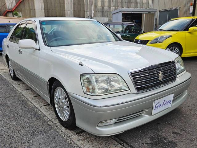 クラウン ロイヤルサルーン　車高調付　純正アルミホイル　新品タイヤ交換　パワーシート付　純正ナビ　ＣＤ　キーレス　ＥＴＣ　ＨＩＤライト　電動リアカーテン付　フル装備　走行６０３００キロ　車検Ｒ８年１１月　ルームクリーニング済（3枚目）