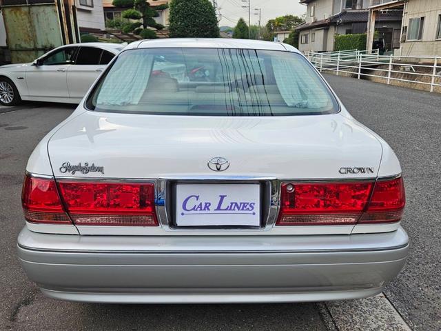 クラウン ロイヤルサルーン　車高調付　純正アルミホイル　新品タイヤ交換　パワーシート付　純正ナビ　ＣＤ　キーレス　ＥＴＣ　ＨＩＤライト　電動リアカーテン付　フル装備　走行６０３００キロ　車検Ｒ８年１１月　ルームクリーニング済（9枚目）