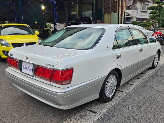 クラウン ロイヤルサルーン　車高調付　純正アルミホイル　新品タイヤ交換　パワーシート付　純正ナビ　ＣＤ　キーレス　ＥＴＣ　ＨＩＤライト　電動リアカーテン付　フル装備　走行６０３００キロ　車検Ｒ８年１１月　ルームクリーニング済（10枚目）