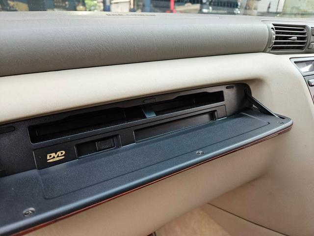 クラウン ロイヤルサルーン　車高調付　純正アルミホイル　新品タイヤ交換　パワーシート付　純正ナビ　ＣＤ　キーレス　ＥＴＣ　ＨＩＤライト　電動リアカーテン付　フル装備　走行６０３００キロ　車検Ｒ８年１１月　ルームクリーニング済（19枚目）
