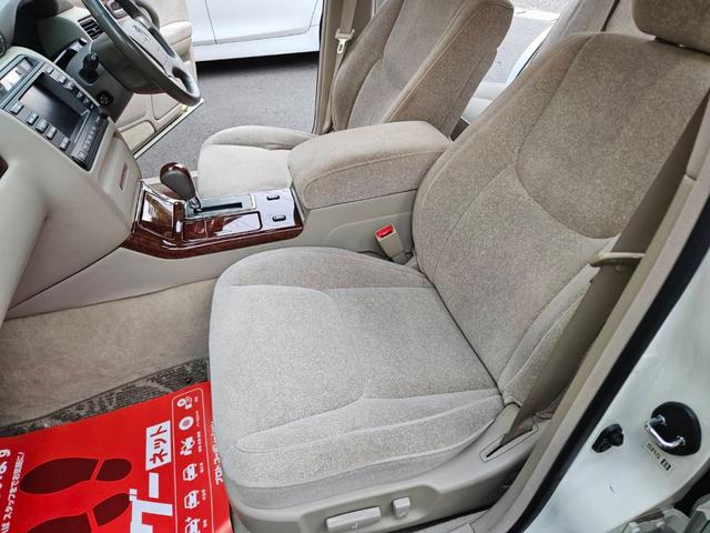 クラウン ロイヤルサルーン　車高調付　純正アルミホイル　新品タイヤ交換　パワーシート付　純正ナビ　ＣＤ　キーレス　ＥＴＣ　ＨＩＤライト　電動リアカーテン付　フル装備　走行６０３００キロ　車検Ｒ８年１１月　ルームクリーニング済（25枚目）