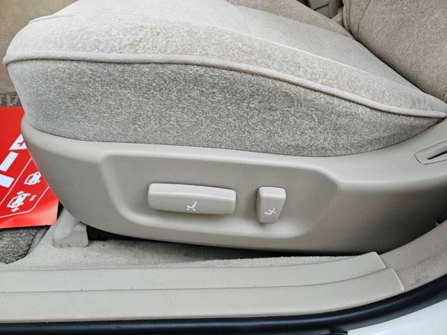 クラウン ロイヤルサルーン　車高調付　純正アルミホイル　新品タイヤ交換　パワーシート付　純正ナビ　ＣＤ　キーレス　ＥＴＣ　ＨＩＤライト　電動リアカーテン付　フル装備　走行６０３００キロ　車検Ｒ８年１１月　ルームクリーニング済（26枚目）