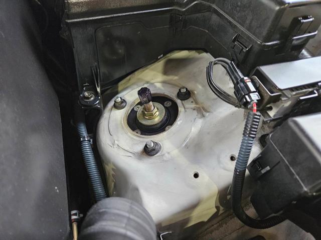 クラウン ロイヤルサルーン　車高調付　純正アルミホイル　新品タイヤ交換　パワーシート付　純正ナビ　ＣＤ　キーレス　ＥＴＣ　ＨＩＤライト　電動リアカーテン付　フル装備　走行６０３００キロ　車検Ｒ８年１１月　ルームクリーニング済（31枚目）