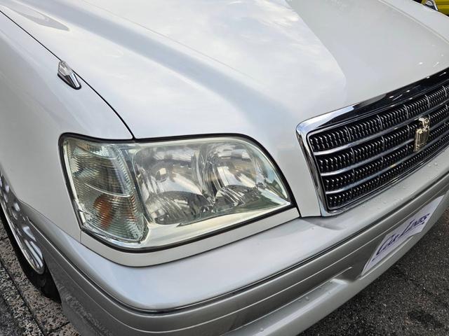 クラウン ロイヤルサルーン　車高調付　純正アルミホイル　新品タイヤ交換　パワーシート付　純正ナビ　ＣＤ　キーレス　ＥＴＣ　ＨＩＤライト　電動リアカーテン付　フル装備　走行６０３００キロ　車検Ｒ８年１１月　ルームクリーニング済（32枚目）