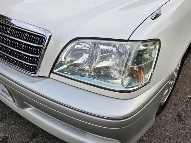 クラウン ロイヤルサルーン　車高調付　純正アルミホイル　新品タイヤ交換　パワーシート付　純正ナビ　ＣＤ　キーレス　ＥＴＣ　ＨＩＤライト　電動リアカーテン付　フル装備　走行６０３００キロ　車検Ｒ８年１１月　ルームクリーニング済（33枚目）