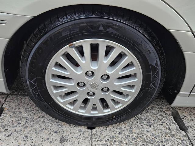 クラウン ロイヤルサルーン　車高調付　純正アルミホイル　新品タイヤ交換　パワーシート付　純正ナビ　ＣＤ　キーレス　ＥＴＣ　ＨＩＤライト　電動リアカーテン付　フル装備　走行６０３００キロ　車検Ｒ８年１１月　ルームクリーニング済（40枚目）