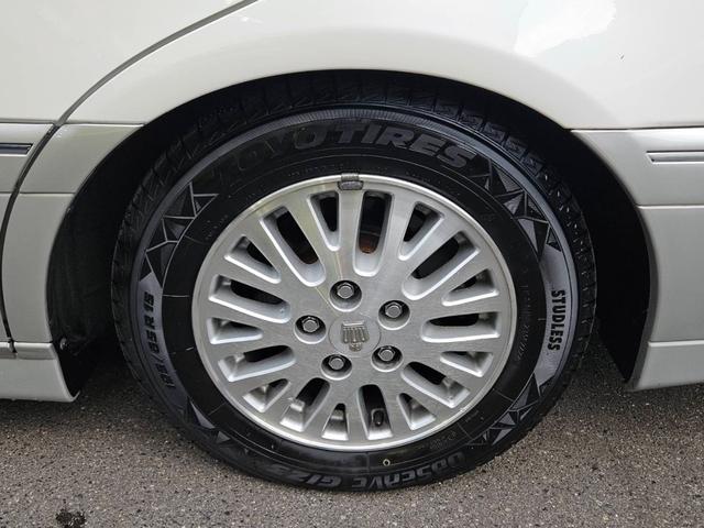 クラウン ロイヤルサルーン　車高調付　純正アルミホイル　新品タイヤ交換　パワーシート付　純正ナビ　ＣＤ　キーレス　ＥＴＣ　ＨＩＤライト　電動リアカーテン付　フル装備　走行６０３００キロ　車検Ｒ８年１１月　ルームクリーニング済（42枚目）