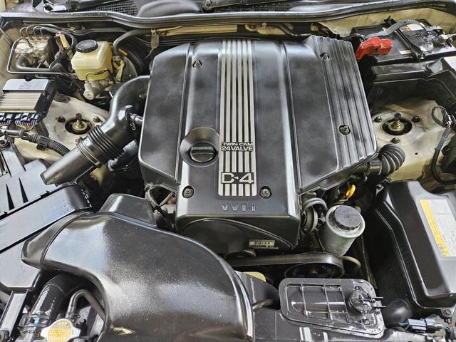クラウン ロイヤルサルーン　車高調付　純正アルミホイル　新品タイヤ交換　パワーシート付　純正ナビ　ＣＤ　キーレス　ＥＴＣ　ＨＩＤライト　電動リアカーテン付　フル装備　走行６０３００キロ　車検Ｒ８年１１月　ルームクリーニング済（48枚目）