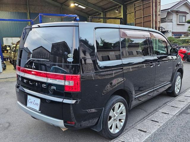 デリカD:5 G プレミアム 切替4WD 両側電動スライドドア オートバックドア付 キーフリー ETC タイヤ4本新品交換 8人乗り フル装備 純正ナビ CD カメラ 純正アルミ HID ルームクリーニング済 車検R8年10月まで(8枚目)