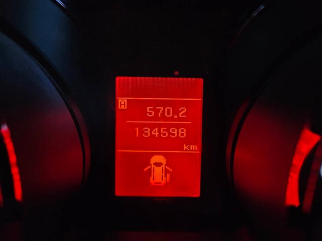 デリカD:5 G プレミアム 切替4WD 両側電動スライドドア オートバックドア付 キーフリー ETC タイヤ4本新品交換 8人乗り フル装備 純正ナビ CD カメラ 純正アルミ HID ルームクリーニング済 車検R8年10月まで(12枚目)