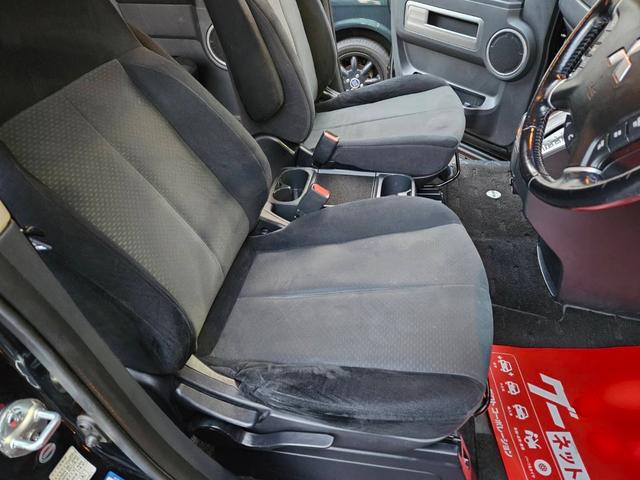 デリカD:5 G プレミアム 切替4WD 両側電動スライドドア オートバックドア付 キーフリー ETC タイヤ4本新品交換 8人乗り フル装備 純正ナビ CD カメラ 純正アルミ HID ルームクリーニング済 車検R8年10月まで(22枚目)