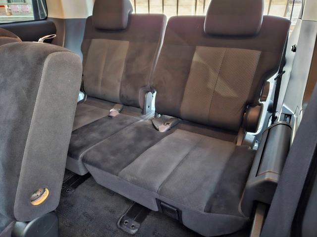 デリカD:5 G プレミアム 切替4WD 両側電動スライドドア オートバックドア付 キーフリー ETC タイヤ4本新品交換 8人乗り フル装備 純正ナビ CD カメラ 純正アルミ HID ルームクリーニング済 車検R8年10月まで(26枚目)