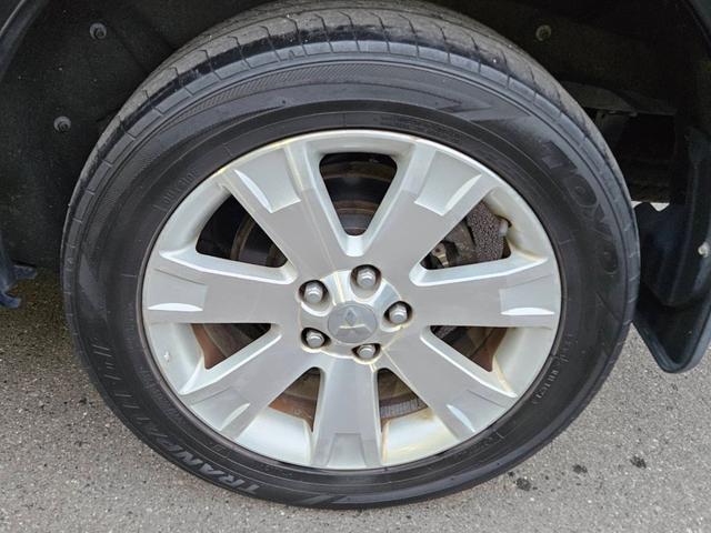 デリカD:5 G プレミアム 切替4WD 両側電動スライドドア オートバックドア付 キーフリー ETC タイヤ4本新品交換 8人乗り フル装備 純正ナビ CD カメラ 純正アルミ HID ルームクリーニング済 車検R8年10月まで(39枚目)