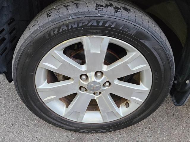 デリカD:5 G プレミアム 切替4WD 両側電動スライドドア オートバックドア付 キーフリー ETC タイヤ4本新品交換 8人乗り フル装備 純正ナビ CD カメラ 純正アルミ HID ルームクリーニング済 車検R8年10月まで(40枚目)