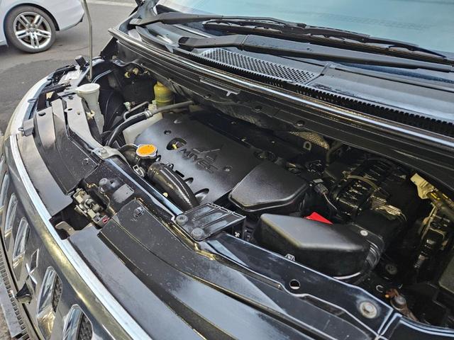 デリカD:5 G プレミアム 切替4WD 両側電動スライドドア オートバックドア付 キーフリー ETC タイヤ4本新品交換 8人乗り フル装備 純正ナビ CD カメラ 純正アルミ HID ルームクリーニング済 車検R8年10月まで(43枚目)