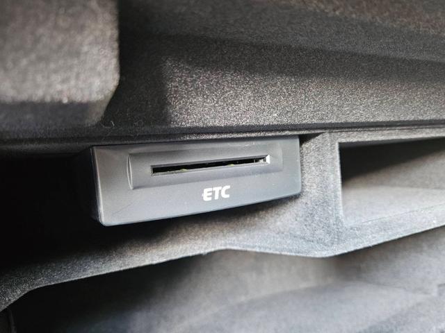 Ａ４ Ｓラインプラス　スポーツＳラインパッケージ　中古車保証付　ターボ　メーカーナビ　フルセグＴＶ　キーフリー　バックカメラ　ドラレコ　ＥＴＣ　ハーフレザーシート　シートヒーター　パワーシート　ＨＩＤライト　純正アルミ（22枚目）