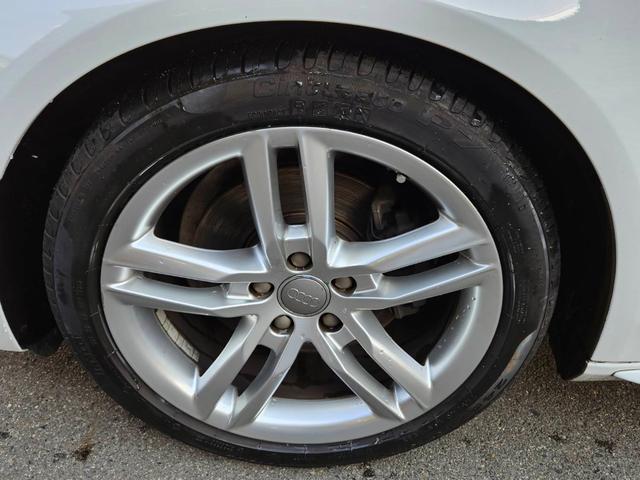 Ａ４ Ｓラインプラス　スポーツＳラインパッケージ　中古車保証付　ターボ　メーカーナビ　フルセグＴＶ　キーフリー　バックカメラ　ドラレコ　ＥＴＣ　ハーフレザーシート　シートヒーター　パワーシート　ＨＩＤライト　純正アルミ（40枚目）