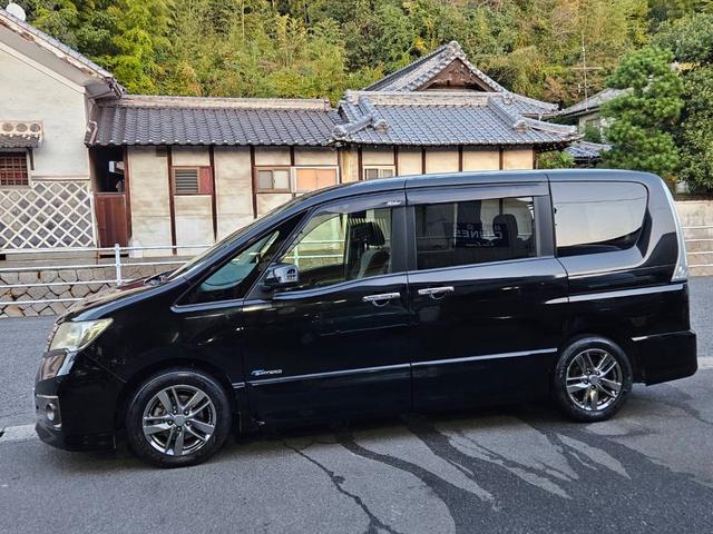 セレナ ライダー S-ハイブリッド 両側電動スライドドア付 タイヤ4本新品交換 社外ナビ フルセグTV CD DVD キーフリー2本 ETC タイミングチェーン 8人乗 純正アルミ HIDライト ルームクリーニング済(6枚目)