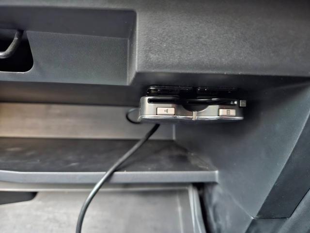 セレナ ライダー S-ハイブリッド 両側電動スライドドア付 タイヤ4本新品交換 社外ナビ フルセグTV CD DVD キーフリー2本 ETC タイミングチェーン 8人乗 純正アルミ HIDライト ルームクリーニング済(18枚目)