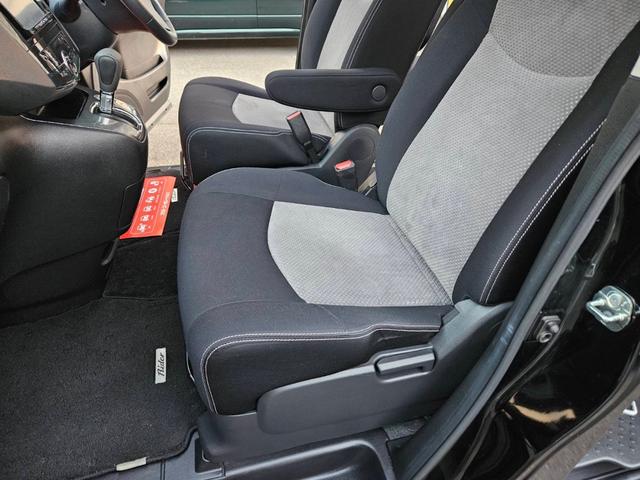 セレナ ライダー S-ハイブリッド 両側電動スライドドア付 タイヤ4本新品交換 社外ナビ フルセグTV CD DVD キーフリー2本 ETC タイミングチェーン 8人乗 純正アルミ HIDライト ルームクリーニング済(20枚目)