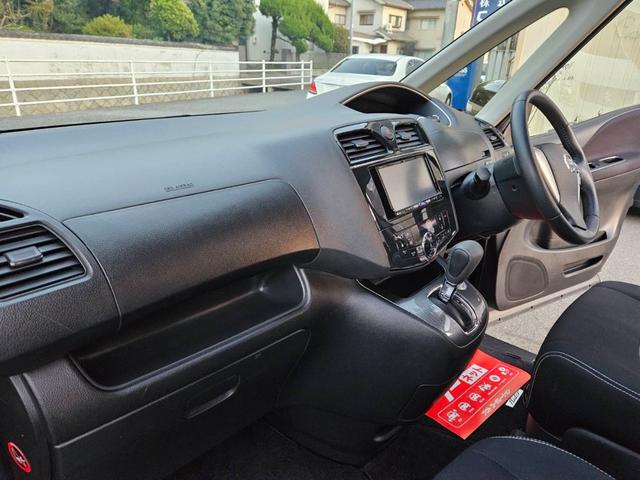 セレナ ライダー S-ハイブリッド 両側電動スライドドア付 タイヤ4本新品交換 社外ナビ フルセグTV CD DVD キーフリー2本 ETC タイミングチェーン 8人乗 純正アルミ HIDライト ルームクリーニング済(28枚目)