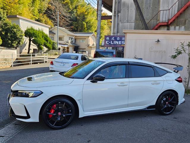 シビック タイプR タイプR(4名) 登録済み未使用車 走行10キロ 新車保証継承 ワンオーナー 6MT ディスプレイオーディオ バックカメラ BLUETOOTH キーフリー2本 ETC LEDヘッドライト リアスポ(7枚目)