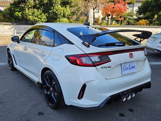 シビック タイプR タイプR(4名) 登録済み未使用車 走行10キロ 新車保証継承 ワンオーナー 6MT ディスプレイオーディオ バックカメラ BLUETOOTH キーフリー2本 ETC LEDヘッドライト リアスポ(11枚目)