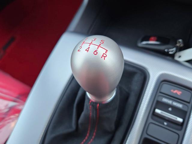 シビック タイプR タイプR(4名) 登録済み未使用車 走行10キロ 新車保証継承 ワンオーナー 6MT ディスプレイオーディオ バックカメラ BLUETOOTH キーフリー2本 ETC LEDヘッドライト リアスポ(15枚目)