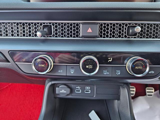 シビック タイプR タイプR(4名) 登録済み未使用車 走行10キロ 新車保証継承 ワンオーナー 6MT ディスプレイオーディオ バックカメラ BLUETOOTH キーフリー2本 ETC LEDヘッドライト リアスポ(18枚目)