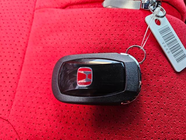 シビック タイプR タイプR(4名) 登録済み未使用車 走行10キロ 新車保証継承 ワンオーナー 6MT ディスプレイオーディオ バックカメラ BLUETOOTH キーフリー2本 ETC LEDヘッドライト リアスポ(21枚目)
