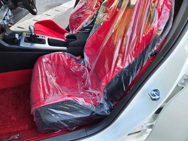 シビック タイプR タイプR(4名) 登録済み未使用車 走行10キロ 新車保証継承 ワンオーナー 6MT ディスプレイオーディオ バックカメラ BLUETOOTH キーフリー2本 ETC LEDヘッドライト リアスポ(30枚目)