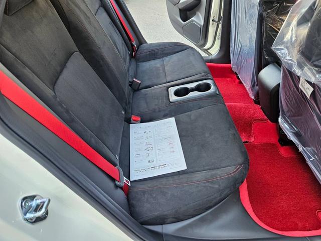シビック タイプR タイプR(4名) 登録済み未使用車 走行10キロ 新車保証継承 ワンオーナー 6MT ディスプレイオーディオ バックカメラ BLUETOOTH キーフリー2本 ETC LEDヘッドライト リアスポ(31枚目)