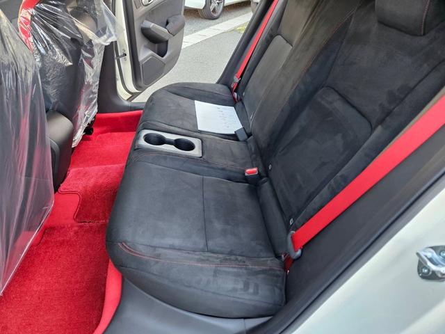 シビック タイプR タイプR(4名) 登録済み未使用車 走行10キロ 新車保証継承 ワンオーナー 6MT ディスプレイオーディオ バックカメラ BLUETOOTH キーフリー2本 ETC LEDヘッドライト リアスポ(32枚目)