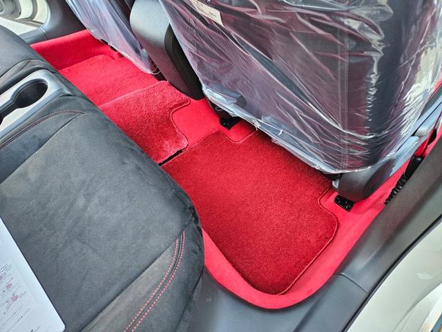 シビック タイプR タイプR(4名) 登録済み未使用車 走行10キロ 新車保証継承 ワンオーナー 6MT ディスプレイオーディオ バックカメラ BLUETOOTH キーフリー2本 ETC LEDヘッドライト リアスポ(33枚目)