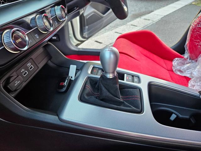 シビック タイプR タイプR(4名) 登録済み未使用車 走行10キロ 新車保証継承 ワンオーナー 6MT ディスプレイオーディオ バックカメラ BLUETOOTH キーフリー2本 ETC LEDヘッドライト リアスポ(47枚目)