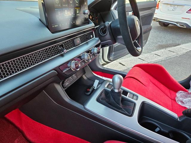 シビック タイプR タイプR(4名) 登録済み未使用車 走行10キロ 新車保証継承 ワンオーナー 6MT ディスプレイオーディオ バックカメラ BLUETOOTH キーフリー2本 ETC LEDヘッドライト リアスポ(48枚目)