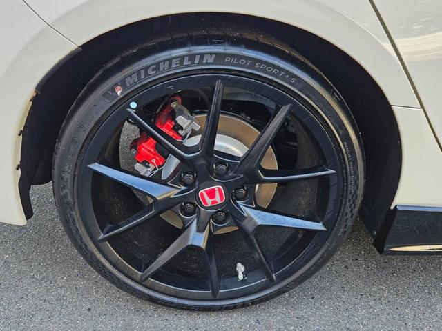 シビック タイプR タイプR(4名) 登録済み未使用車 走行10キロ 新車保証継承 ワンオーナー 6MT ディスプレイオーディオ バックカメラ BLUETOOTH キーフリー2本 ETC LEDヘッドライト リアスポ(54枚目)