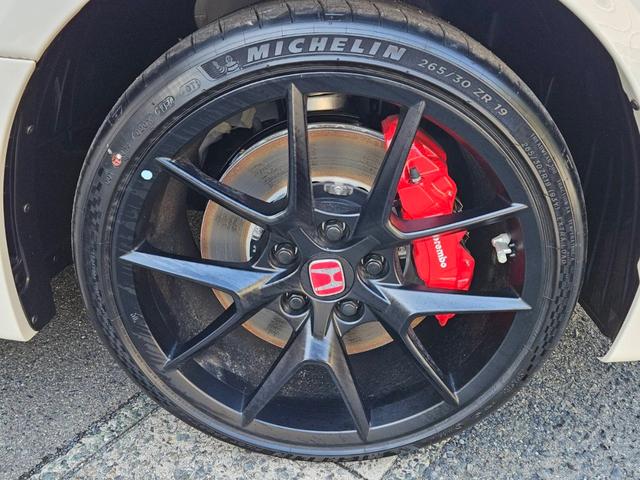 シビック タイプR タイプR(4名) 登録済み未使用車 走行10キロ 新車保証継承 ワンオーナー 6MT ディスプレイオーディオ バックカメラ BLUETOOTH キーフリー2本 ETC LEDヘッドライト リアスポ(55枚目)