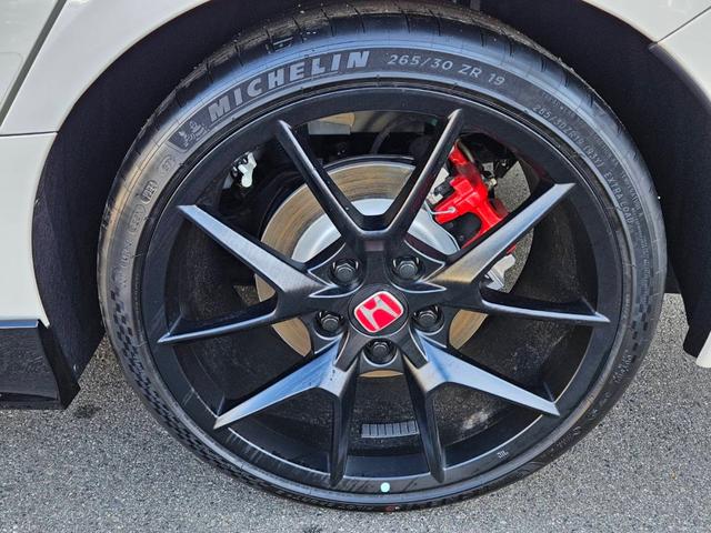 シビック タイプR タイプR(4名) 登録済み未使用車 走行10キロ 新車保証継承 ワンオーナー 6MT ディスプレイオーディオ バックカメラ BLUETOOTH キーフリー2本 ETC LEDヘッドライト リアスポ(57枚目)