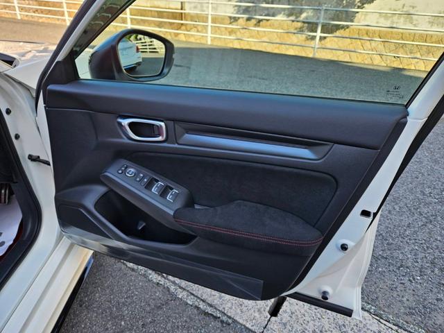 シビック タイプR タイプR(4名) 登録済み未使用車 走行10キロ 新車保証継承 ワンオーナー 6MT ディスプレイオーディオ バックカメラ BLUETOOTH キーフリー2本 ETC LEDヘッドライト リアスポ(62枚目)