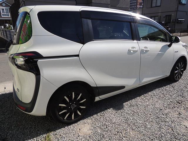 シエンタ ハイブリッドＧ　ナビ　地デジ　フルセグ　バックカメラ　両側電動スライドドア　ビルトインＥＴＣ　社外アルミホイール（7枚目）