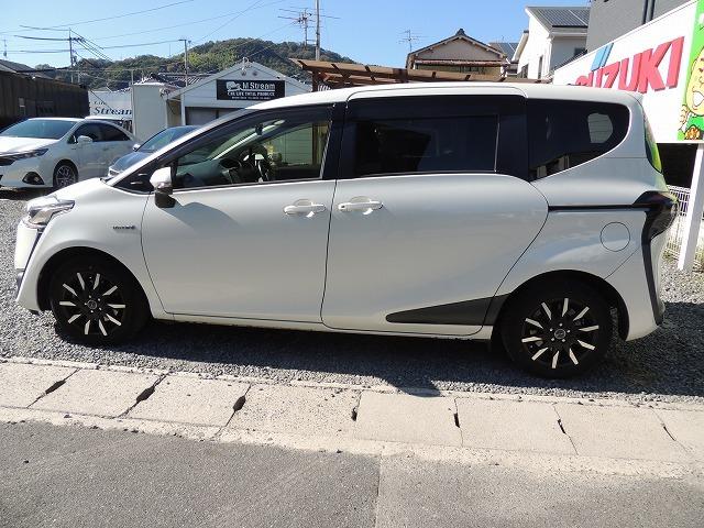 シエンタ ハイブリッドＧ　ナビ　地デジ　フルセグ　バックカメラ　両側電動スライドドア　ビルトインＥＴＣ　社外アルミホイール（9枚目）