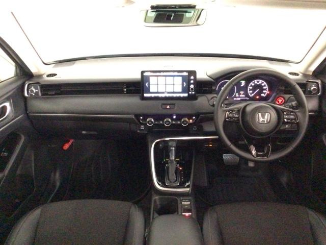 ヴェゼル ｅ：ＨＥＶＺ　ＬＥＤ・ホンダＣＯＮＮＥＣＴ・メモリナビ・バックカメラ・純正ＡＷ・ＥＴＣ　衝突回避支援ブレーキ機能　スマキ　Ｐトランク　フルオートエアコン　エアバッグ　両席エアバック　Ｒカメ　パワーウィンドウ　ソナー（4枚目）