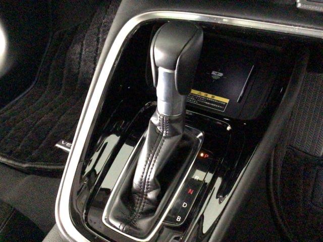 ヴェゼル ｅ：ＨＥＶＺ　ＬＥＤ・ホンダＣＯＮＮＥＣＴ・メモリナビ・バックカメラ・純正ＡＷ・ＥＴＣ　衝突回避支援ブレーキ機能　スマキ　Ｐトランク　フルオートエアコン　エアバッグ　両席エアバック　Ｒカメ　パワーウィンドウ　ソナー（18枚目）