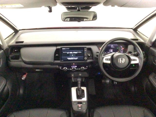 【前方視界】開放的な前方視界！運転がしやすく疲れにくいです♪窓が大きく、見通しがとっても良いおクルマですよ♪