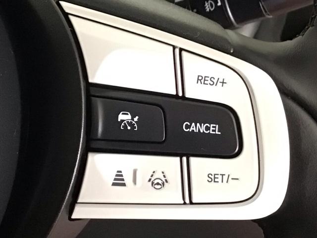 【アダプティブ・クルーズ・コントロール】予め設定した車速内でクルマが自動的に加減速。前走車との適切な車間距離を維持しながら追従走行し、高速道路でのドライバーの疲労を軽減してくれる嬉しい機能付♪