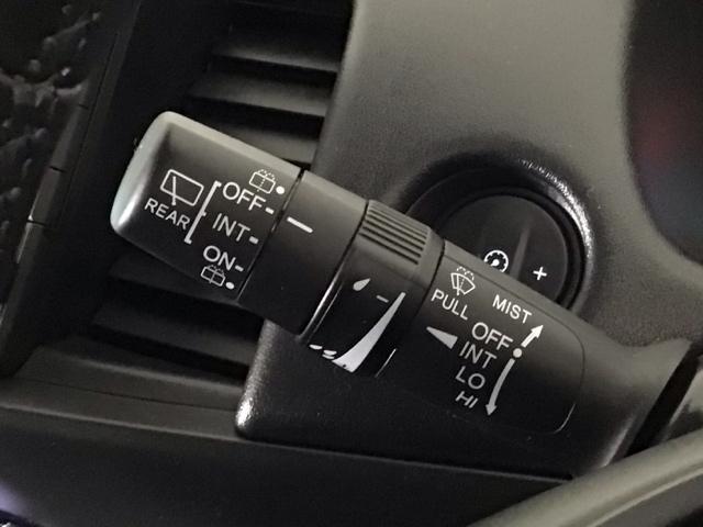 リアワイパーも装備されています。雨の日、前後の視界確保で安全性も向上します！