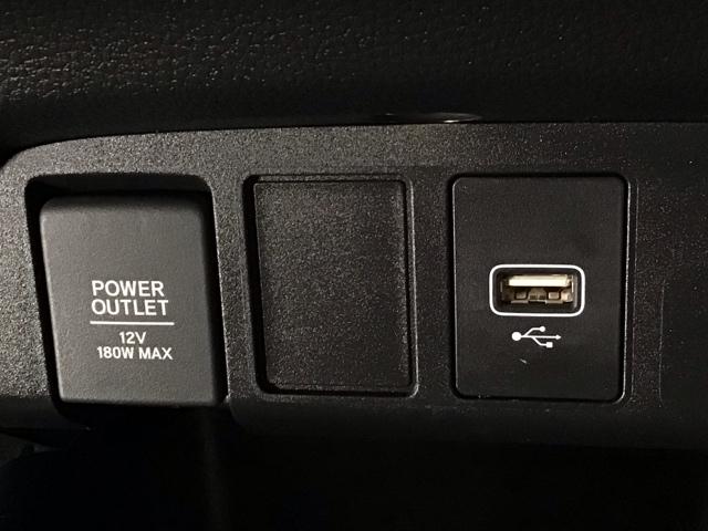 【ＵＳＢポート】ＵＳＢポートも装備されています♪スマートフォンのオーディオに連携も可能です。今や欠かせない装備の一つです！