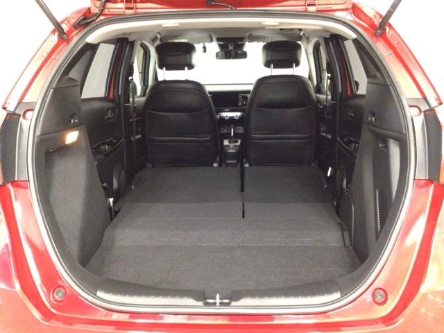 様々なパターンにアレンジができるラゲッジスペース♪お荷物の大きさや量・状況に合わせてアレンジできますので、とっても使い勝手良好ですよ♪タップリ積んで、楽しいお出かけを♪